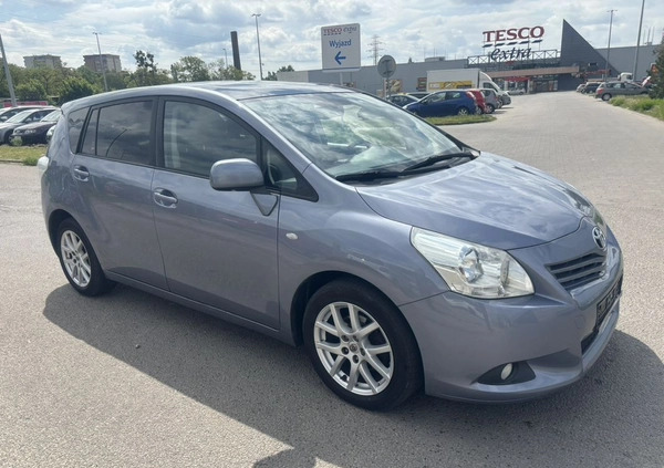 Toyota Verso cena 23900 przebieg: 192000, rok produkcji 2010 z Dukla małe 497